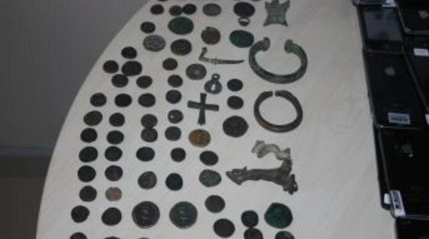 Roma D&ouml;nemine Ait Tarihi Eserleri Parkta Satmak Isterken Yakalandı