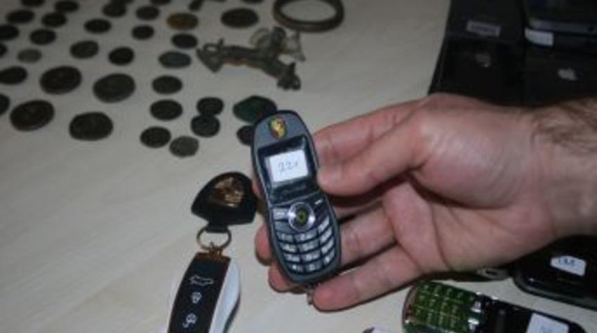 L&uuml;ks Otomobille Hediye Edilen Telefonun Bile Taklidini Yapmışlar