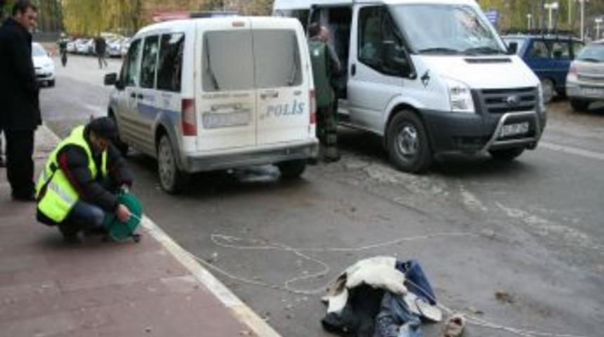 Valilik &Ouml;n&uuml;ne Bırakılan Ş&uuml;pheli &Ccedil;anta Polisi Alarma Ge&ccedil;irdi