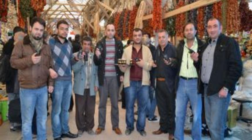 M&uuml;şterilerine Telsiz Dağıtan Maraşlı &Ccedil;ay Işletmecisi Satışlarını Artırdı