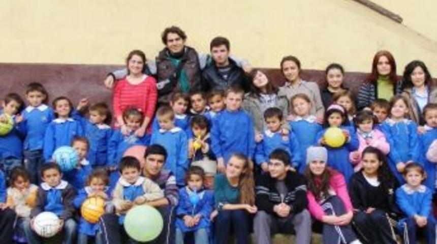 &Ouml;ğrencilerden K&ouml;y Okuluna Anlamlı Ziyaret