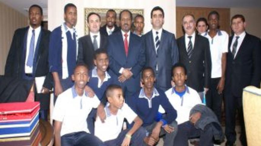 Somali Cumhurbaşkanı, Kimse Yok Mu'nun Okuttuğu &Ouml;ğrencilerle G&ouml;r&uuml;şt&uuml;