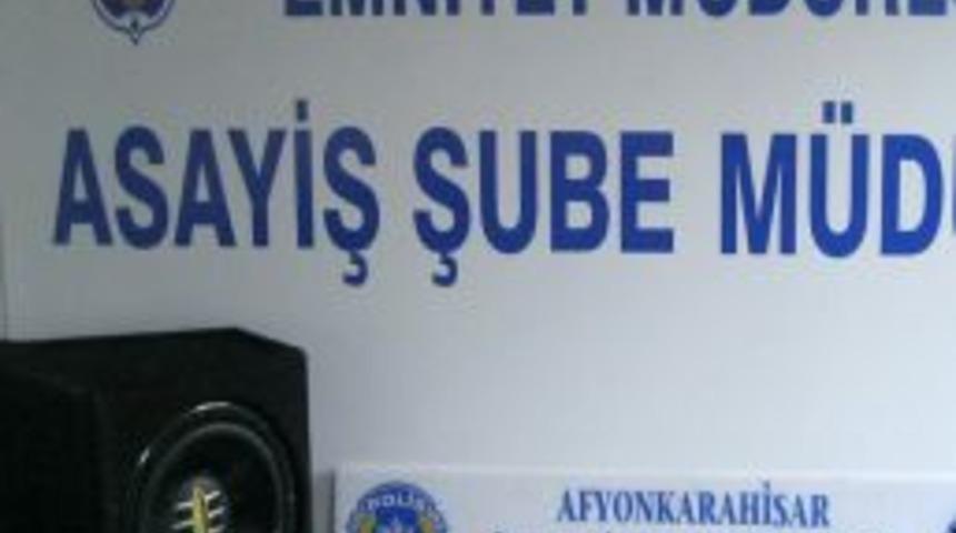 Hırsızlık Zanlıları Kamera G&ouml;r&uuml;nt&uuml;lerinden Yakalandı