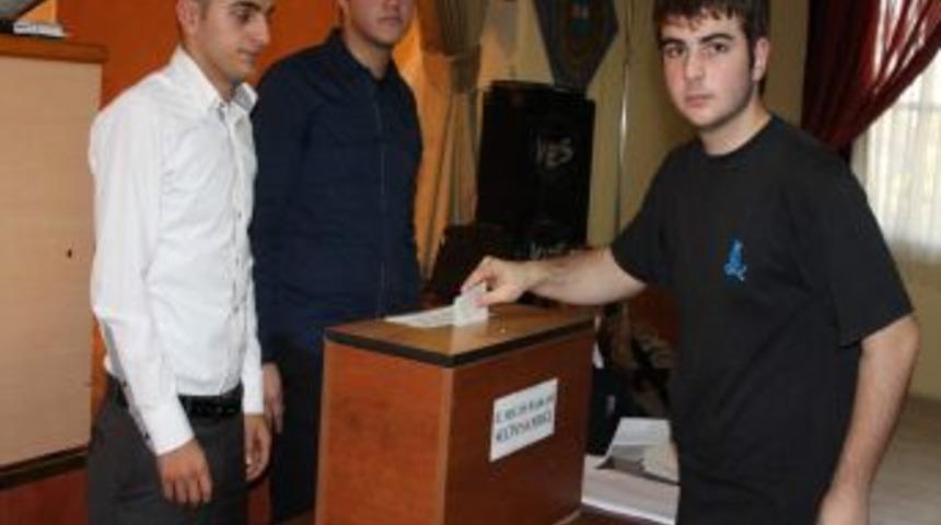 Bursa &Ouml;ğrenci Meclisi Yeni Başkanını Se&ccedil;ti