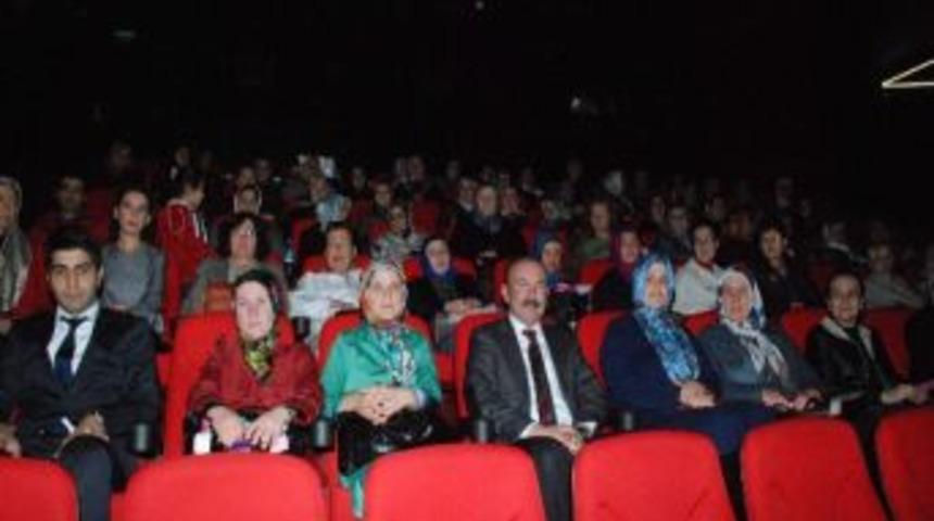 102 Kadın Hayatında İlk Defa Sinemaya Gitti