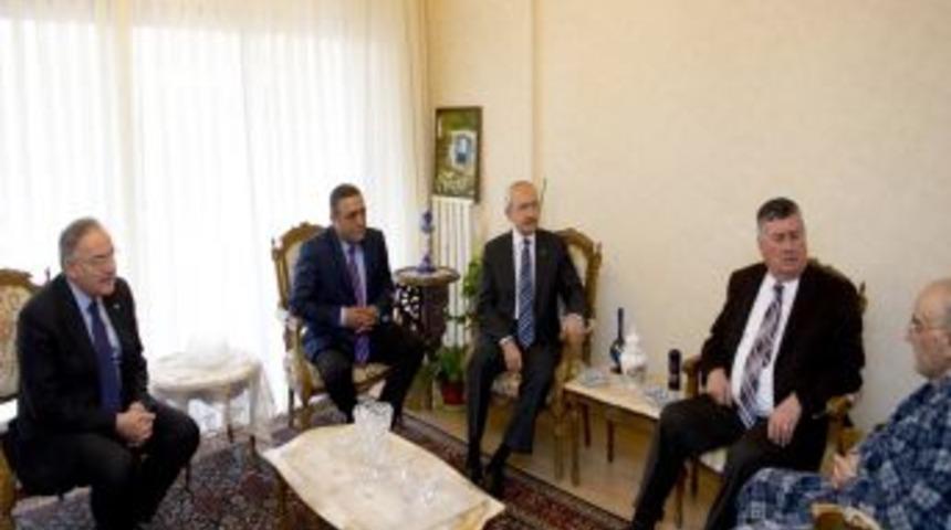 Kılı&ccedil;daroğlu, Tedavi G&ouml;ren KADEP Genel Başkanı El&ccedil;i'yi Ziyaret Etti