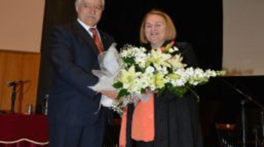 Esin &Ccedil;elebi Hz. Mevlana&rsquo;yı Anlattı