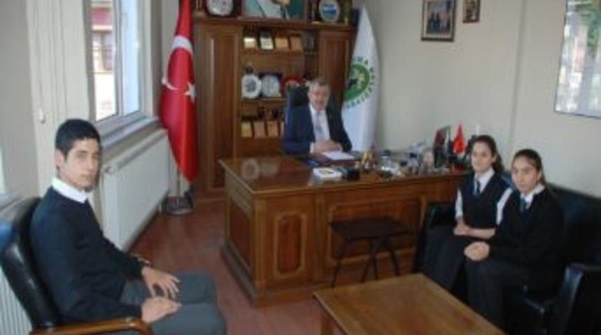 &Ouml;ğrencilerden Başkan G&uuml;lşen&rsquo;e Ziyaret