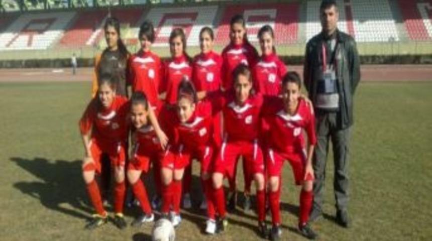 Siirt Bayanlar Futbol Takımı Ligin İlk Yarısını 6 Puanla 3. Sırada Bitirdi