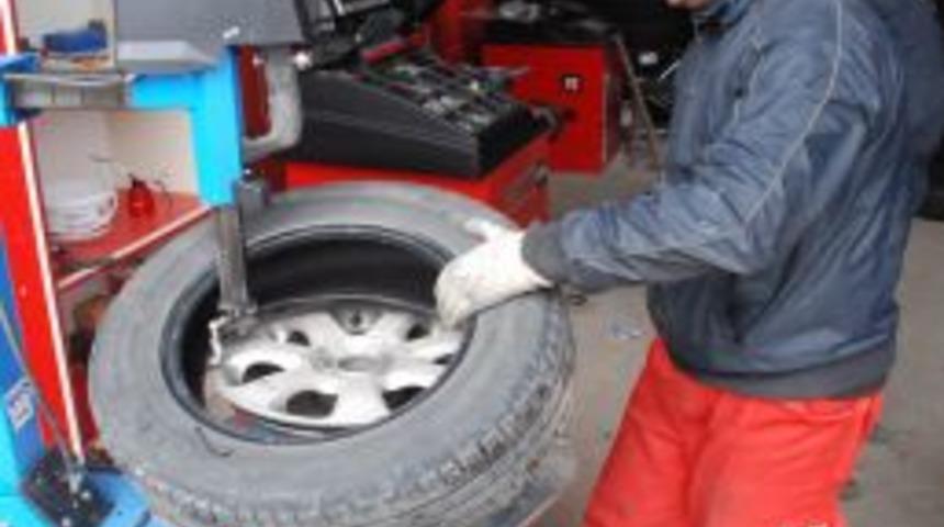 Kış Lastiği Zorunluluğu Elbistan'da Lastik Satışlarını Artırdı
