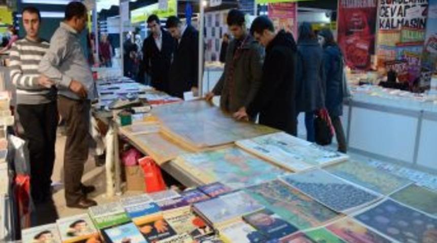 Konya Kitap G&uuml;nleri'ne Kitapseverler Akın Ediyor