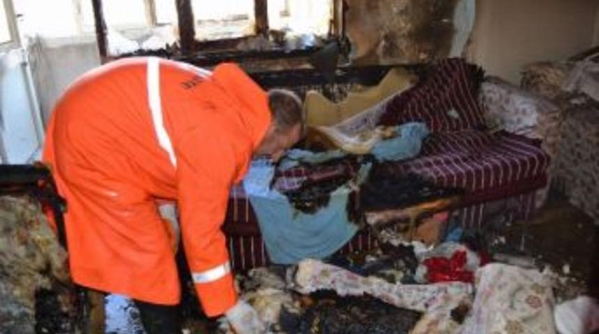 &Ccedil;akmakla Oynarken Evi Yaktı