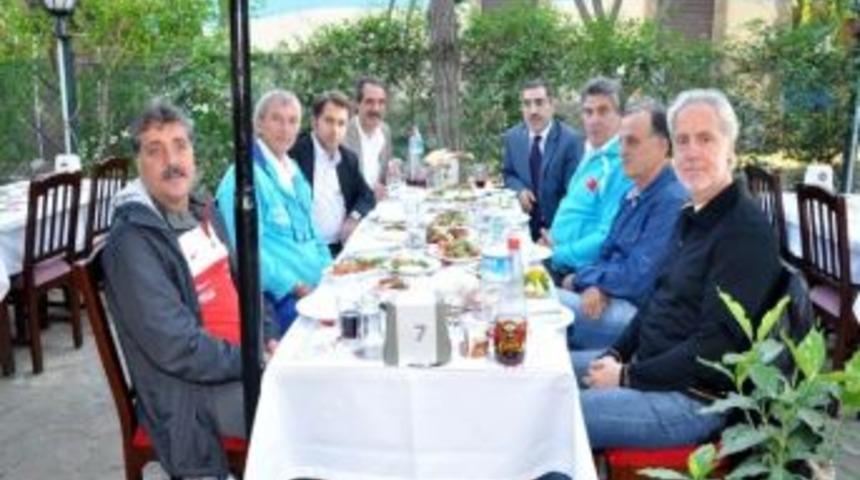 &Ccedil;elikcan'ın "milli" Konukları