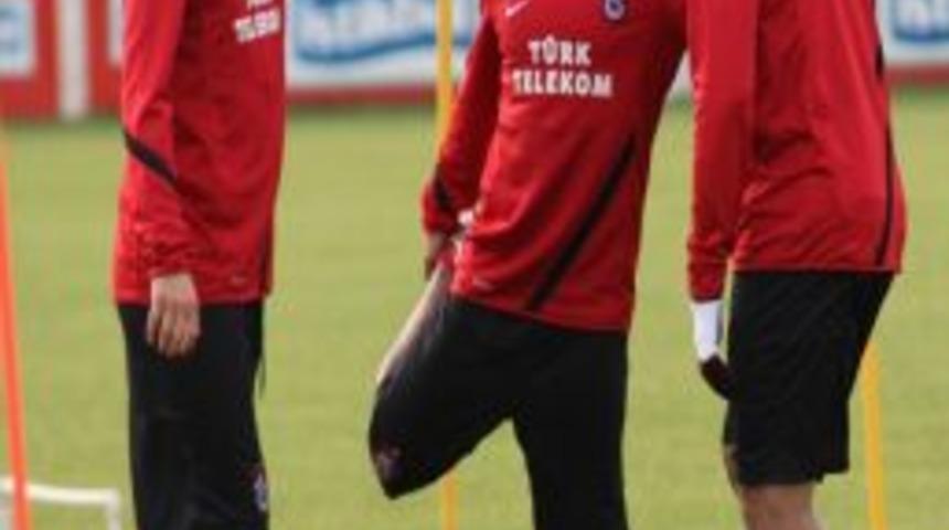 Trabzonspor&rsquo;da Onur&rsquo;a S&uuml;rpriz Doğum G&uuml;n&uuml;