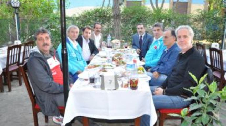 Eski futbolcular Y&uuml;reğir'deydi