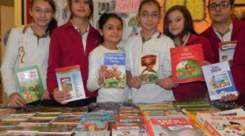 Emine Nakıpoğlu &Ouml;ğrencileri, Topladıkları Kitapları Kardeş Okula Bağışladı