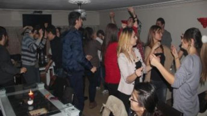 Myo &Ouml;ğrencileri, O Ses T&uuml;rkiye Yarışmacısı İbrahim T&uuml;ys&uuml;z İle Coştu