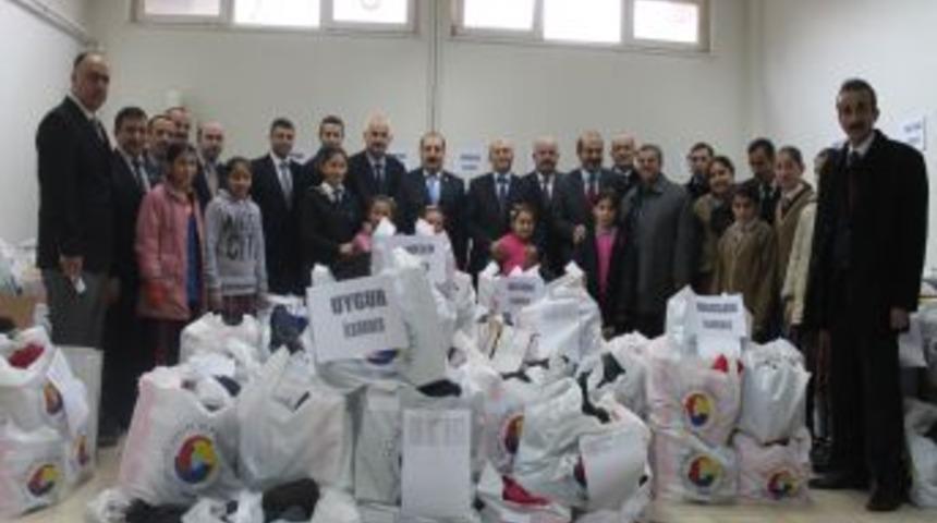 Amasya TSO&rsquo;dan Ihtiya&ccedil; Sahibi &Ouml;ğrencilere Kıyafet Yardımı
