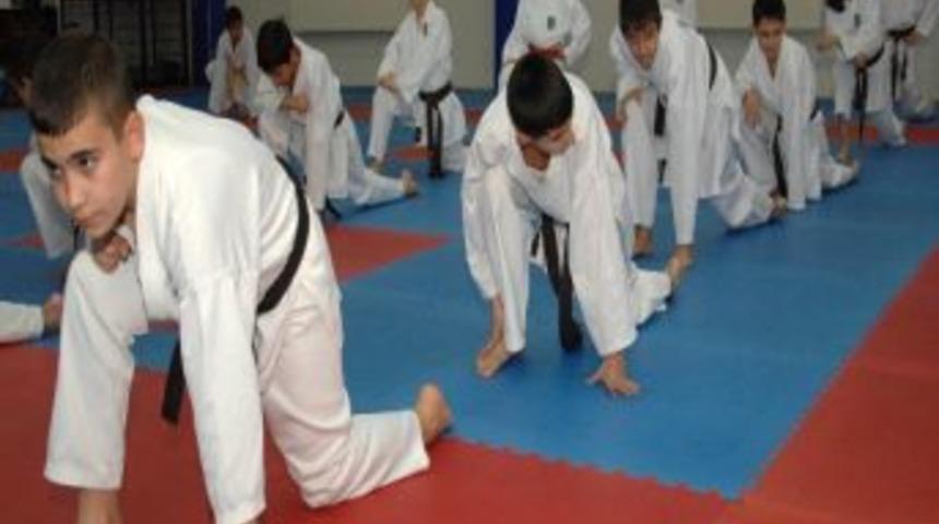 B&uuml;y&uuml;kşehirli Karateciler İznik&rsquo;te Sınav Verecek
