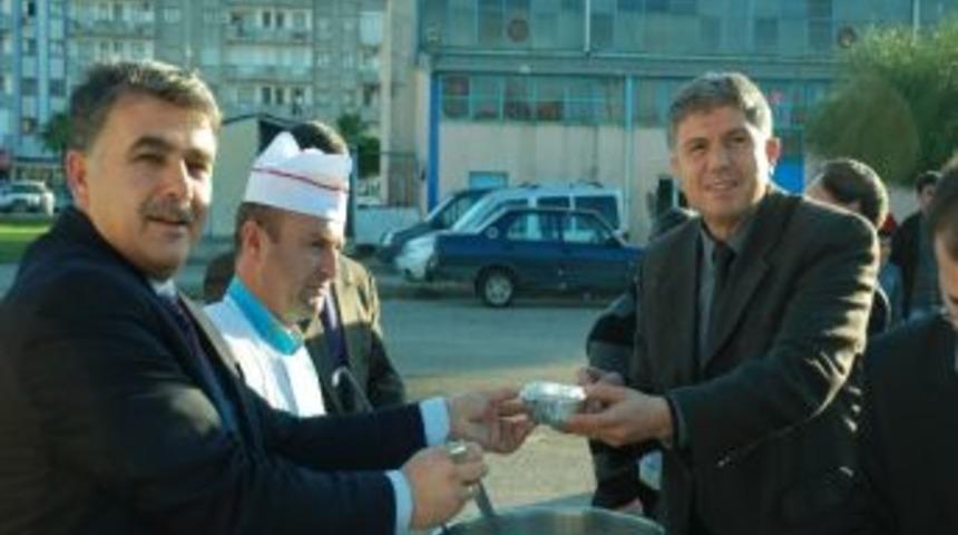 Eğitim Bir-sen Aşure Dağıttı