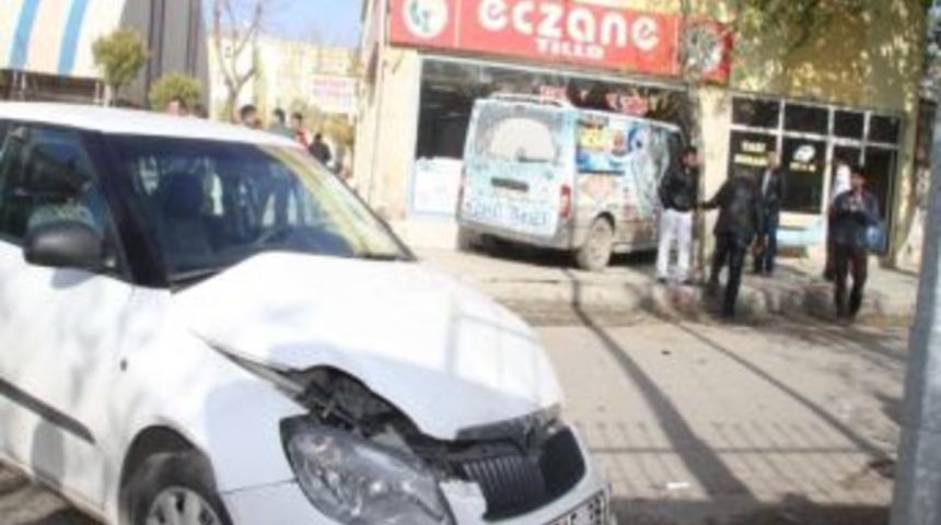 Ehliyetsiz S&uuml;r&uuml;c&uuml; Eczaneye Daldı