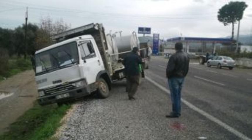 S&uuml;t Kamyonunun &Ccedil;arptığı Yaşlı Adam &Ouml;ld&uuml;