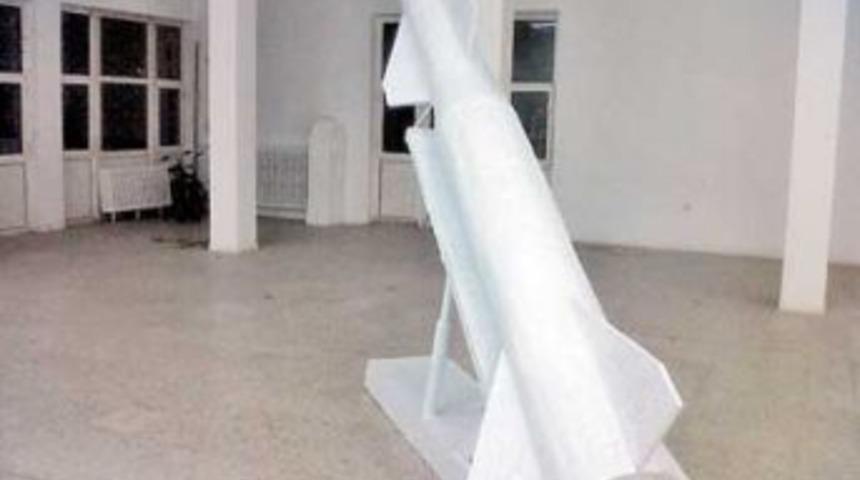 Kur&rsquo;an-ı Kerim Sayfalarından F&uuml;ze Maketi Yapılması Tepki &Ccedil;ekti