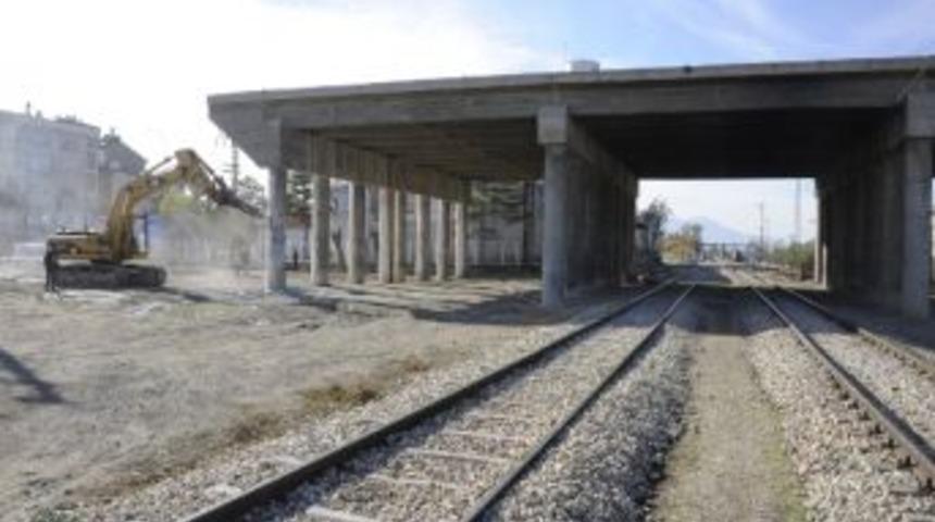 35 Yıldır Yapılmayan K&ouml;pr&uuml; Sonunda Yıkıldı