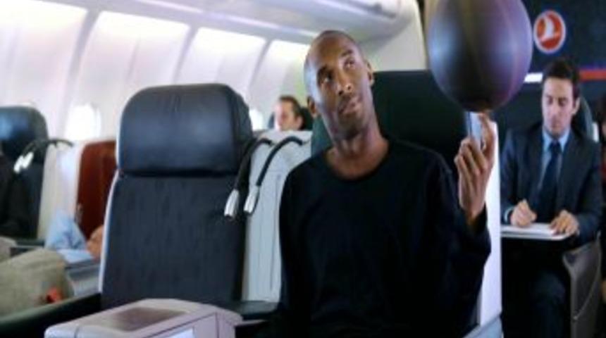 Messi Ve Kobe, THY'nin Reklamında Imza I&ccedil;in Yarıştı