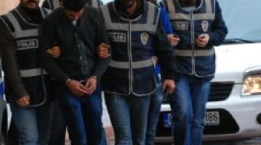 Tartıştıkları Arkadaşını Gasp Ettiler