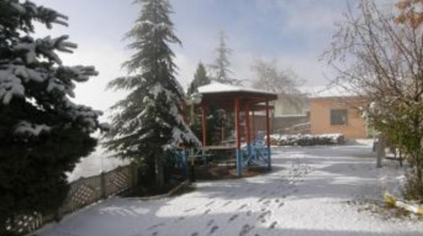 Karaman&rsquo;ın Sarıveliler İl&ccedil;esine Mevsimin İlk Karı D&uuml;şt&uuml;