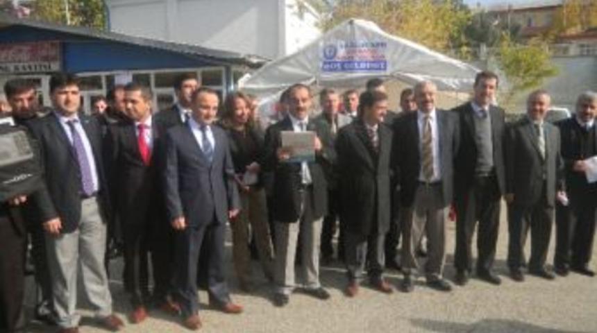 Sağlık&ccedil;ılardan Kan Bağışı