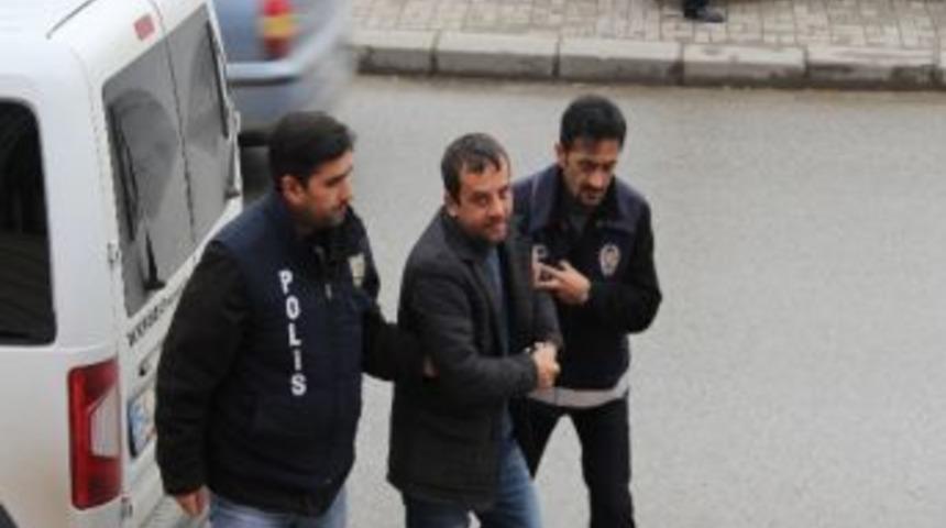 Firari Su&ccedil;lu Ma&ccedil; İzlerken Yakalandı