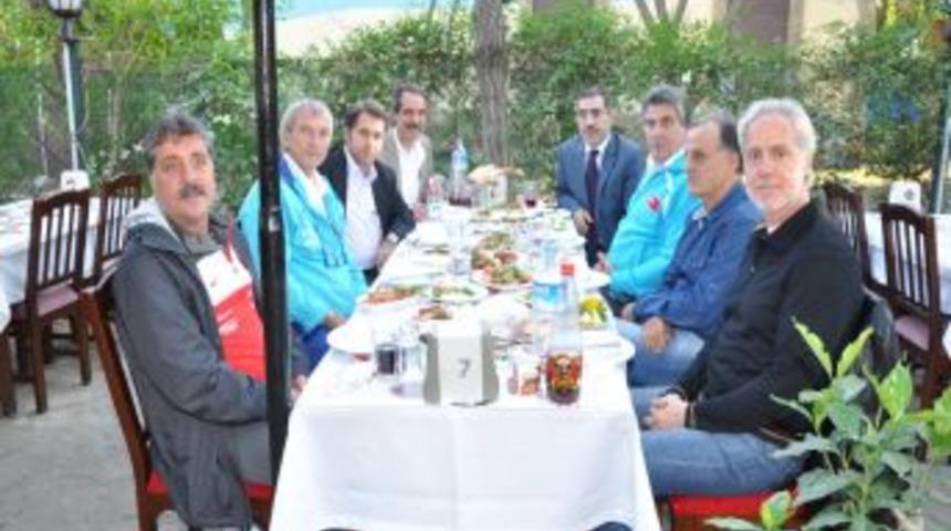 &Ccedil;elikcan, Milli Takım Hocalarını Ağırladı