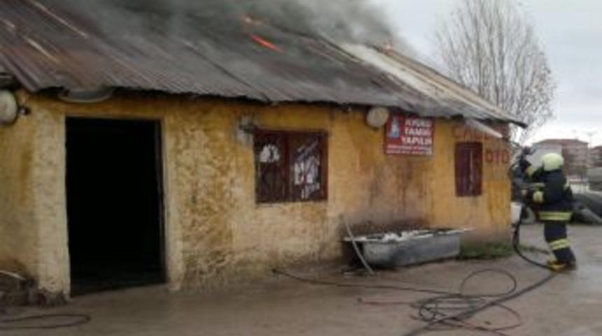 Lastik Tamir D&uuml;kkanı Alev Alev Yandı