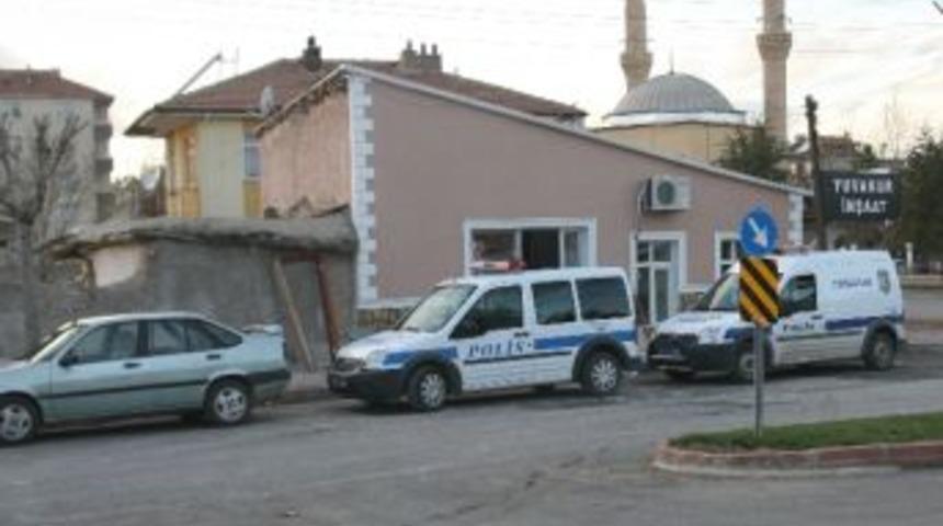 Elektrik Akımına Kapılan İş&ccedil;i &Ouml;ld&uuml;