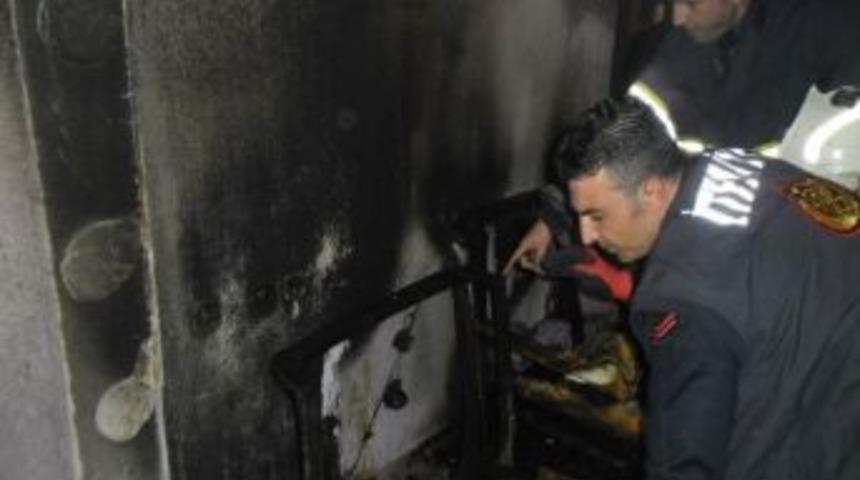 Soma'da Bilgisayar Prizinden Yangın &Ccedil;ıktı