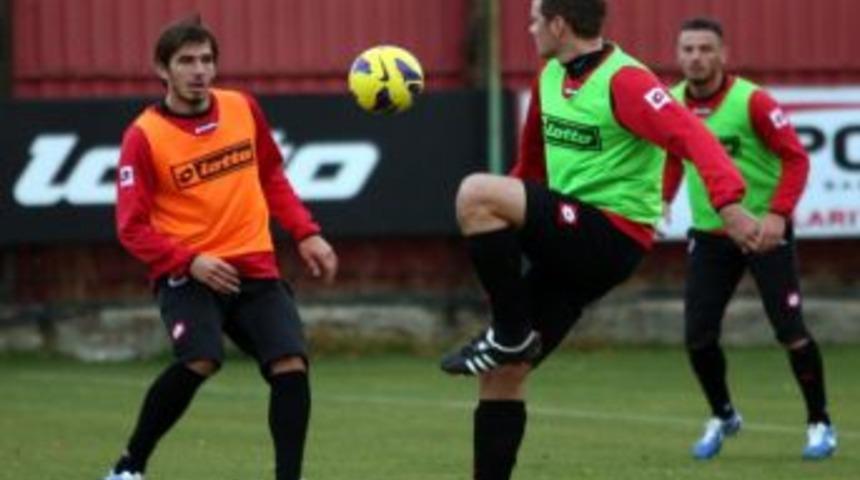 Gen&ccedil;lerbirliği 'paşa'ya Hazırlanıyor