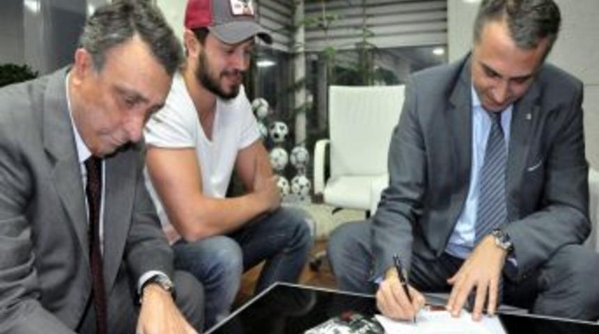 Murat Boz, Beşiktaş Kul&uuml;b&uuml; Başkanı Orman'ı Ziyaret Etti