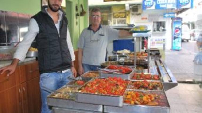 Sıkıntıyı &Ouml;nce Kendisi &Ccedil;ekti, Şimdi Herkesi Ucuz Fiyata Doyuruyor