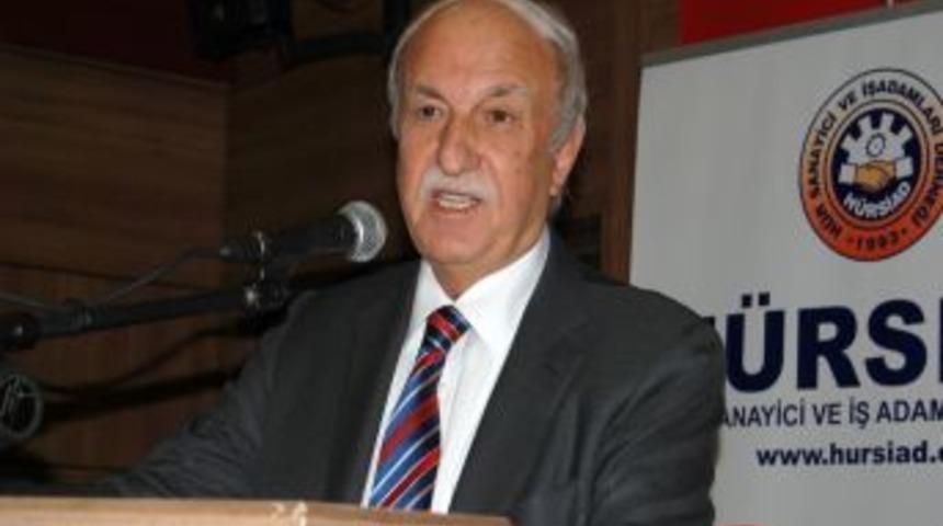 H&uuml;sn&uuml; &Ouml;zyeğin: &Ouml;n&uuml;m&uuml;zdeki Yıllarda Avrupa Y&uuml;zde 3 B&uuml;y&uuml;meyi G&ouml;remez