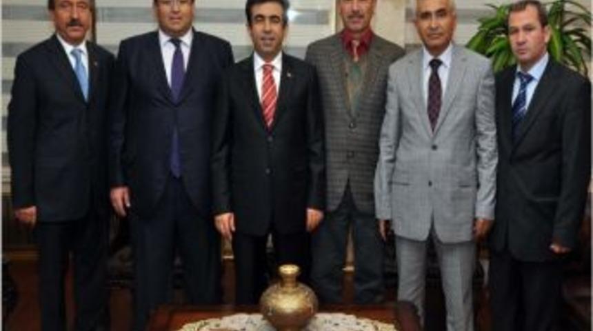 Anamur Muz-bir Y&ouml;netiminden Vali G&uuml;zeloğlu&rsquo;na Ziyaret