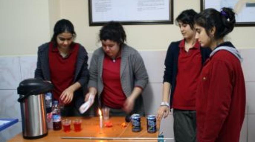 Gen&ccedil; fizik&ccedil;iler buluşları ile yarıştı