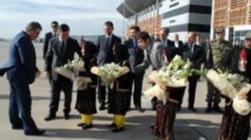 10 İlin Valisiyle G&uuml;venlik toplantısı yaptı