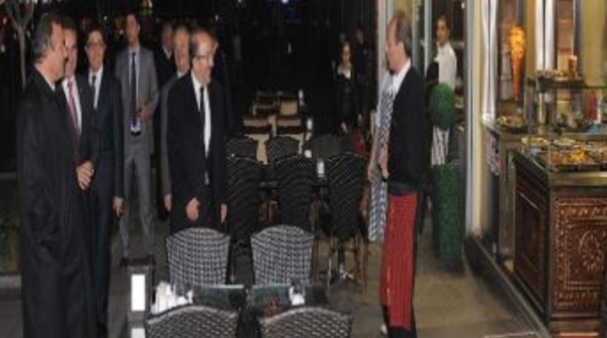 Vali Kızılcık Ve Başkan G&uuml;mr&uuml;k&ccedil;&uuml;oğlu Meydan Parkı'nda İncelemede Bulundu