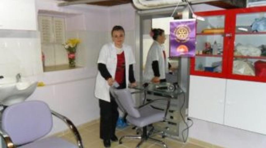 Urla Rotary'den Kuaf&ouml;rl&uuml;k Kursuna Destek