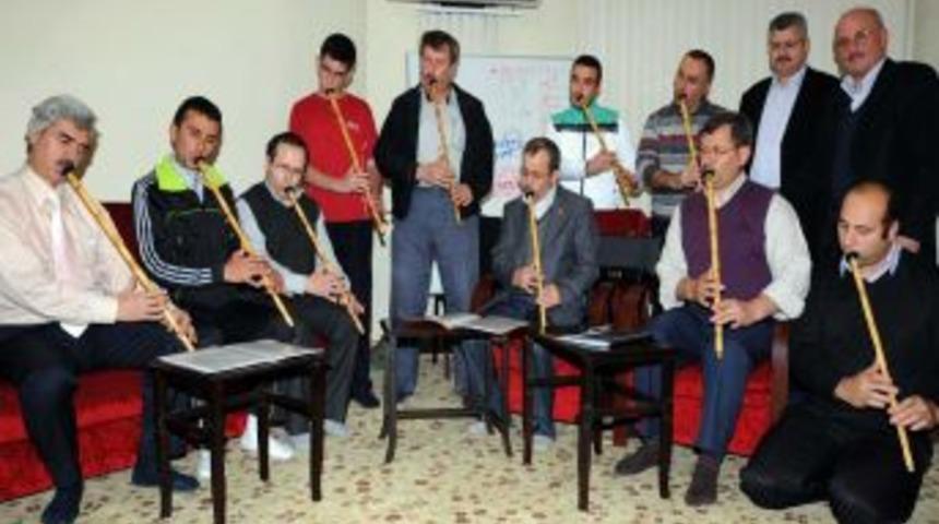 İş&ccedil;iler Ney Sesiyle Sıkıntılarını Unutuyor