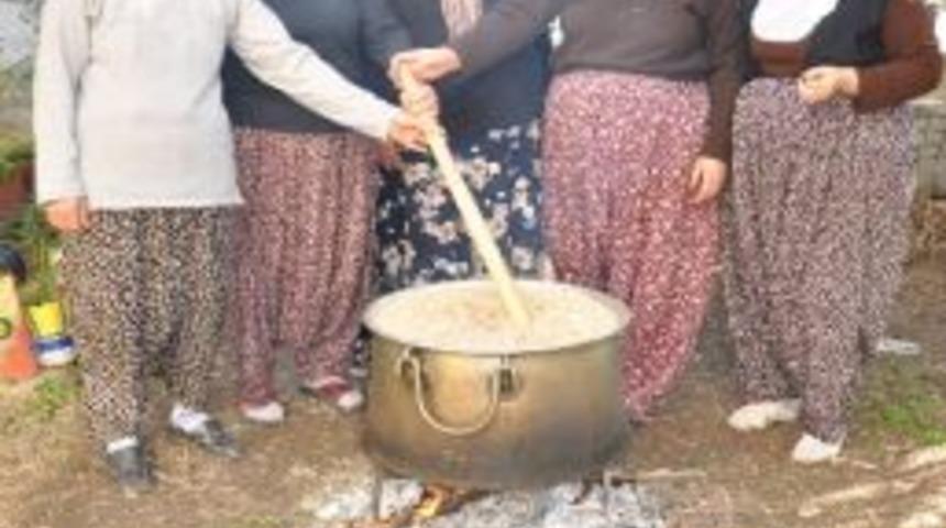 Kur&rsquo;an Kursu &Ouml;ğrencilerinden Aşure Etkinliği