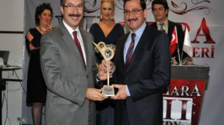 Ke&ccedil;i&ouml;ren Belediye Başkanı Ak'a 'Yılın Hizmet &Ouml;d&uuml;l&uuml;'