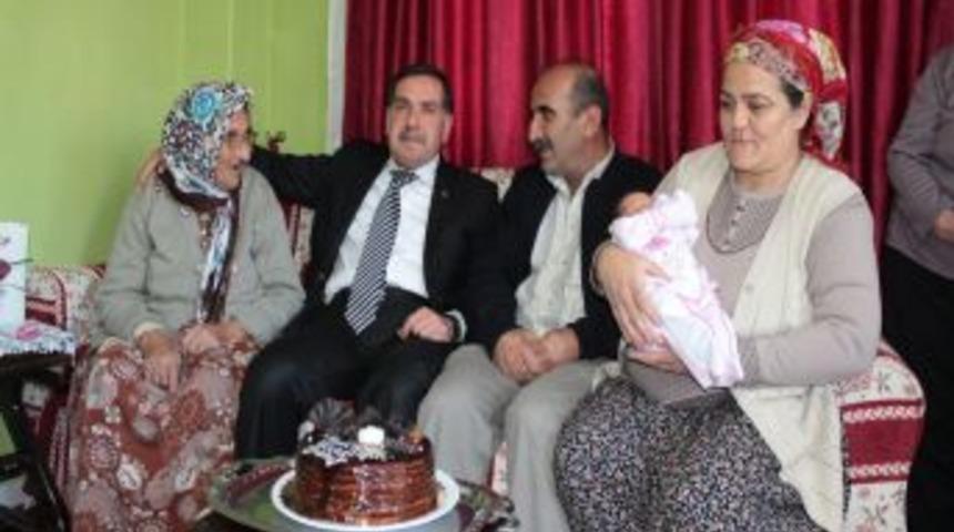 26 Yıl Sonra 'cennet Bah&ccedil;esine D&uuml;şen Yağmur Damlası'yla Sevindiler